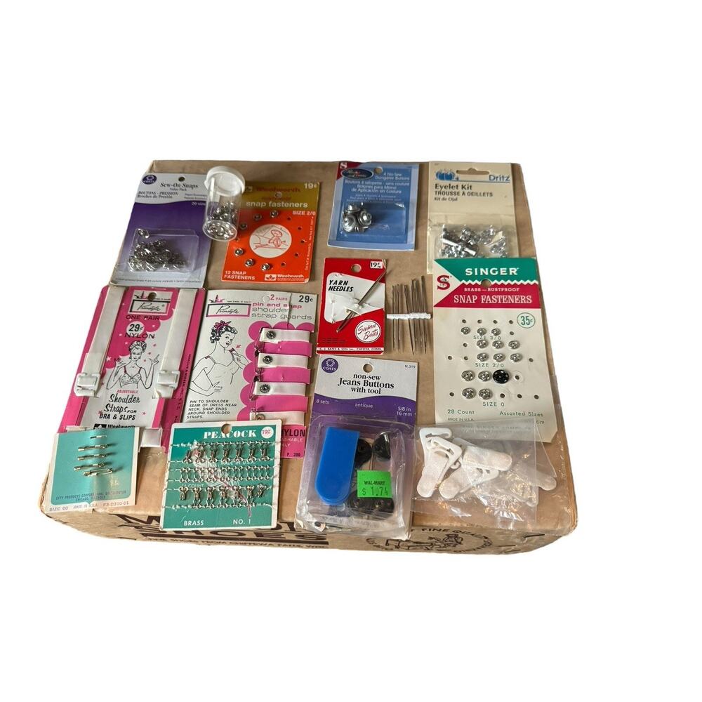 Lot Vintage Sewing Notions Singer Woolworth‎ Primstyle Hooks Snaps Buttons USA